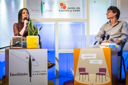 Lara Martínez y Álvaro Manso forman parte de la directiva de la Asociación de Libreros de Burgos.