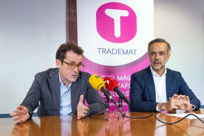 El juez José Maria Tapia y el director de Trademat, Luis María Arnaiz, en la presentación del evento.