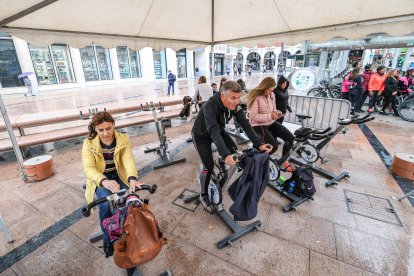 Instante de la VIII edición de Pedalea, que quiere dar visibilidad a la espondilitis anquilosante.