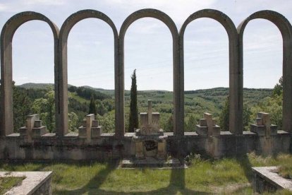 El monumento al general Mola se encuentra en el municipio de Alcocero.