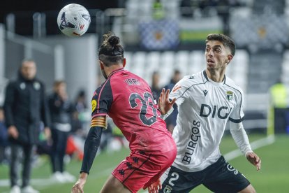 Imagen del partido entre el Burgos CF y el Sabadell.