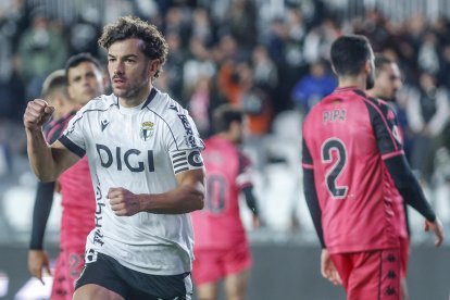 Imagen del partido entre el Burgos CF y el Sabadell.