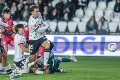 Imagen del partido entre el Burgos CF y el Sabadell.