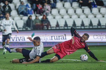 Imagen del partido entre el Burgos CF y el Sabadell.