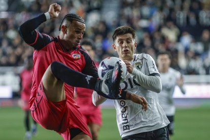 Imagen del partido entre el Burgos CF y el Sabadell.