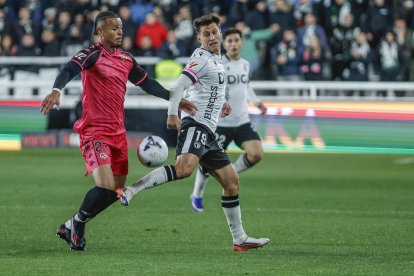 Imagen del partido entre el Burgos CF y el Sabadell.