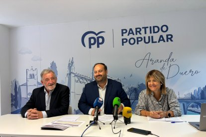 Rasero junto a Cristina Valderas y José María Jimeno