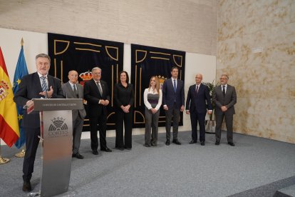 Presentación de los retratos de los expresidentes del Parlamento autonómico