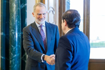 El presidente de la Junta de Castilla y León, Alfonso Fernández Mañueco, asiste al Patronato de la Fundación Pro Real Academia Española, presidido por el rey Felipe VI