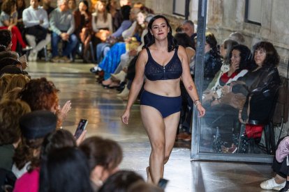Desfile de moda MOBU 2026.