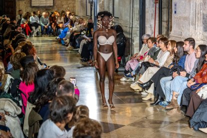 Desfile de moda MOBU 2026.