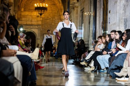 Desfile de moda MOBU 2026.