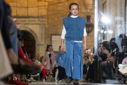 Desfile de moda MOBU 2026.