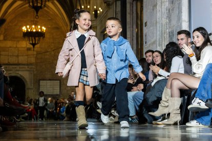 Desfile de moda MOBU 2026.