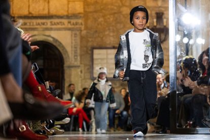Desfile de moda MOBU 2026.