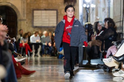 Desfile de moda MOBU 2026.
