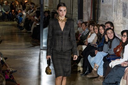 Desfile de moda MOBU 2026.