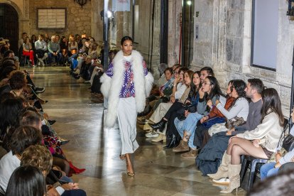 Desfile de moda MOBU 2026.