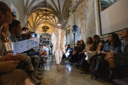Desfile de moda MOBU 2026.