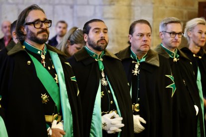 Acto de investidura de nuevos caballeros y damas del Gran Priorato de España de la Orden Militar y Hospitalaria de San Lázaro, con una misa presidida por el cardenal Baltazar Porras Cardozo. A la ceremonia asisten el obispo de León, el alcalde de la ciudad y el abad de San Isidoro
