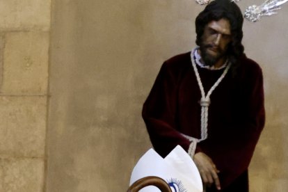 Acto de investidura de nuevos caballeros y damas del Gran Priorato de España de la Orden Militar y Hospitalaria de San Lázaro, con una misa presidida por el cardenal Baltazar Porras Cardozo. A la ceremonia asisten el obispo de León, el alcalde de la ciudad y el abad de San Isidoro