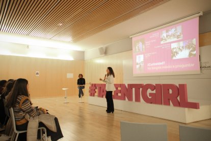 Momento en el que se cierra el círculo, Laura, con quien inició el programa, participa como mentora en el Stem Talent Girl.