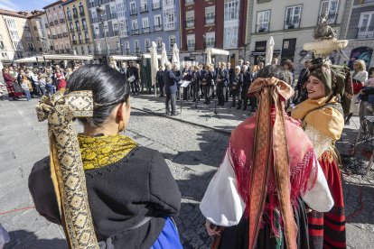 Jornada festiva donde la Sociedad Gastronómica Cucos estrenó su Himno oficial 39 años después de su creación.
