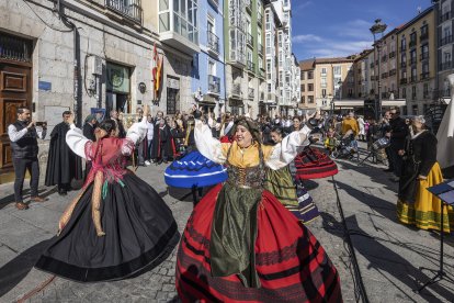 Jornada festiva donde la Sociedad Gastronómica Cucos estrenó su Himno oficial 39 años después de su creación.