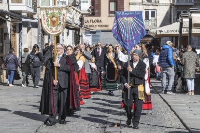 Jornada festiva donde la Sociedad Gastronómica Cucos estrenó su Himno oficial 39 años después de su creación.