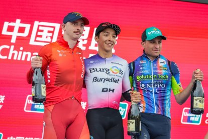 César Macías logró su primera victoria como morado en China.