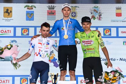 Eric Fagúndez cerró el año el año en lo más alto del podio del Giro di Campania.