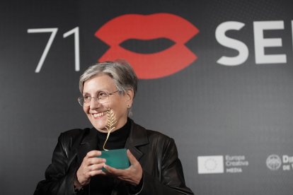 La cineasta chilena Valeria Sarmiento, recibe la Espiga de Honor de la Seminci