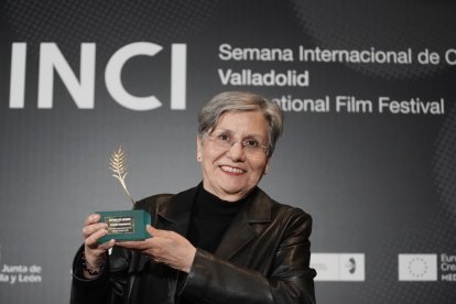 La cineasta chilena Valeria Sarmiento, recibe la Espiga de Honor de la Seminci