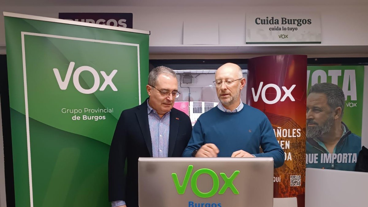 Ángel Martín e Iñaki Sicilia, en la sede de Vox Burgos.
