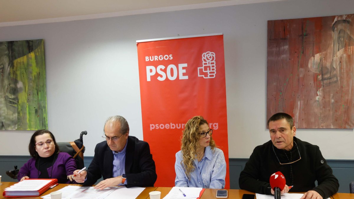 Noelia Frutos, Luis Briones, Virginia Jiménez y Jesús Puente, procuradores del PSOE por Burgos.