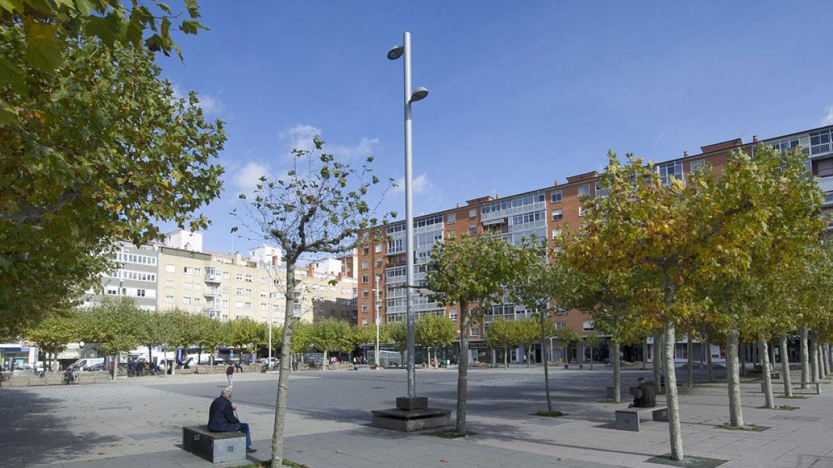 La plaza de Santiago se reurbanizará para solucionar las filtraciones de agua a los garajes.