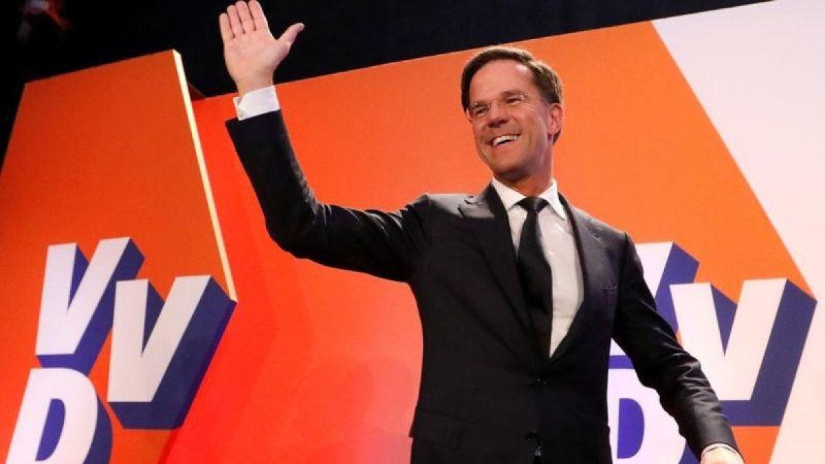 Rutte celebra la victoria.-REUTERS / YVES HERMAN
