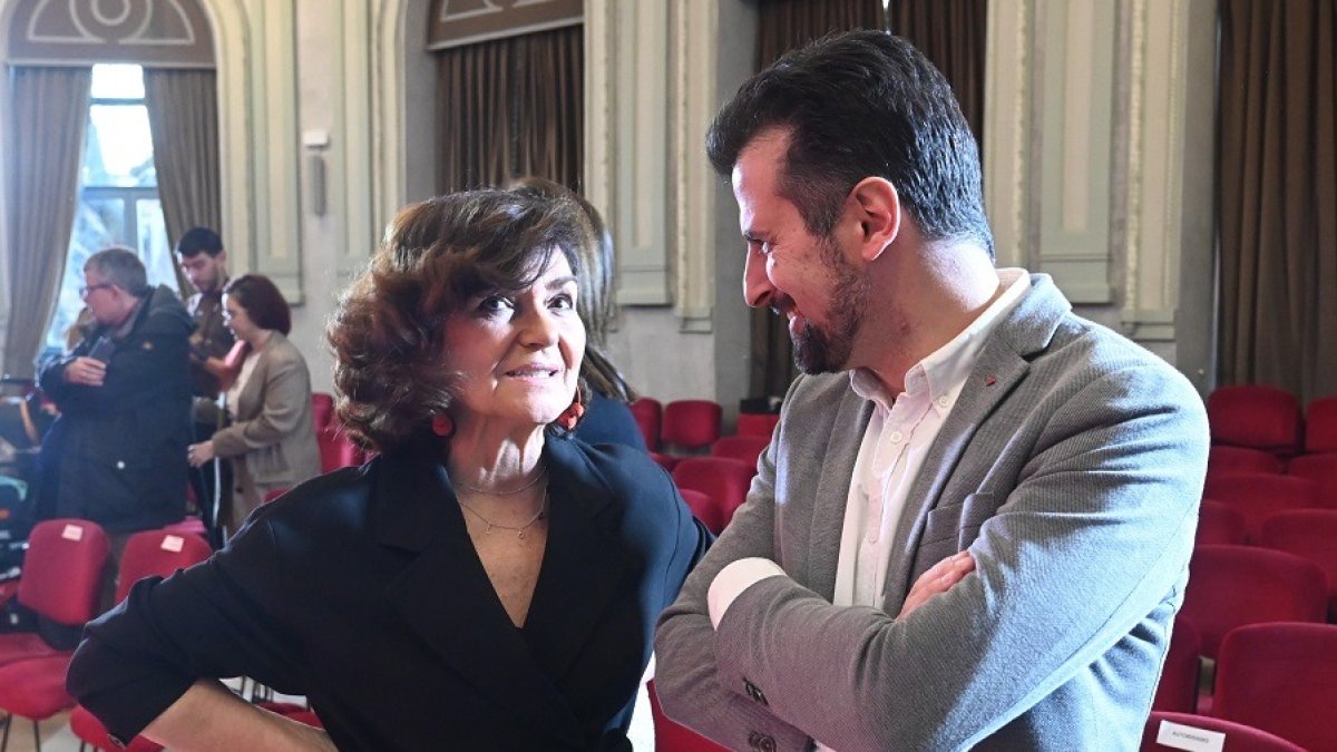 Carmen Calvo y Luis Tudanca, en Burgos, durante la entrega del Premio Rosa Manzano por la Igualdad 2023. ICAL