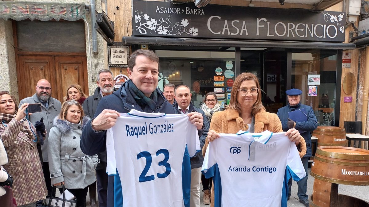 Raquel González junto a Alfonso Fernández Mañueco en Aranda