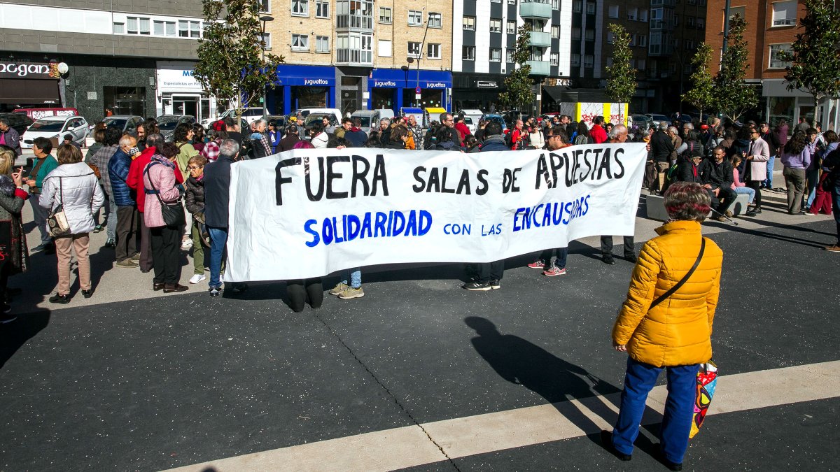 Imagen de la concentración en la plaza de Santiago. TOMÁS ALONSO