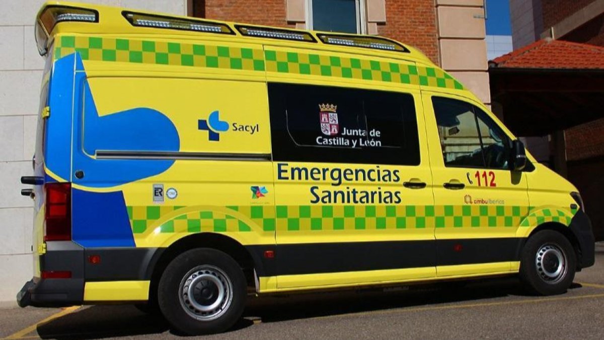 Ambulancia de soporte vital básico del 112 de Castilla y León. / ECB