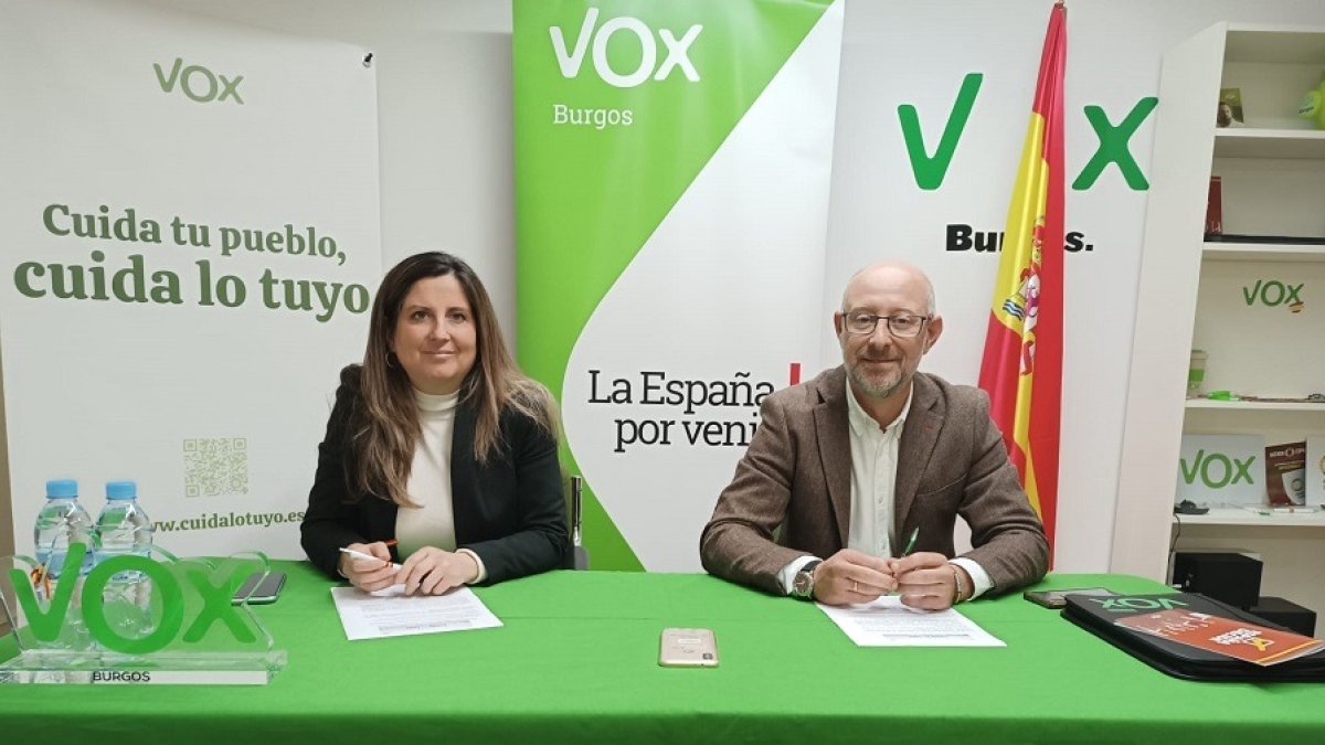 Ana Hernando e Iñaki Sicilia, procuradores de Vox por Burgos. D. S. M.