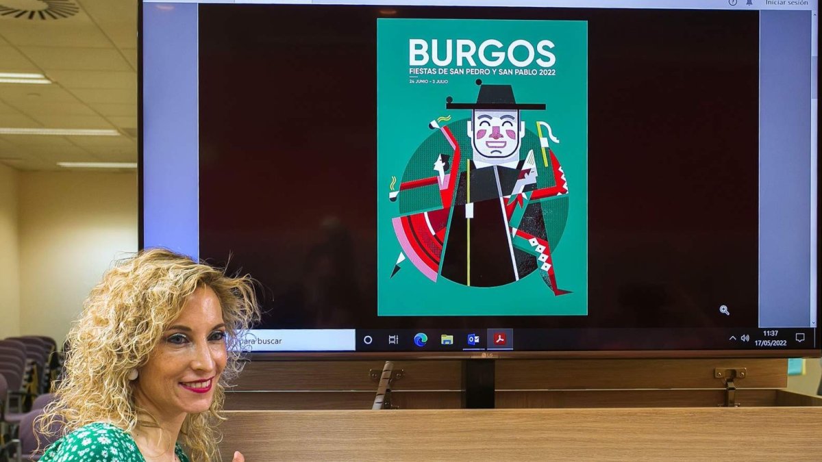 La concejal de Festejos, Blanca Carpintero, en la presentación del cartel de las Fiestas de San Pedro 2022. TOMÁS ALONSO