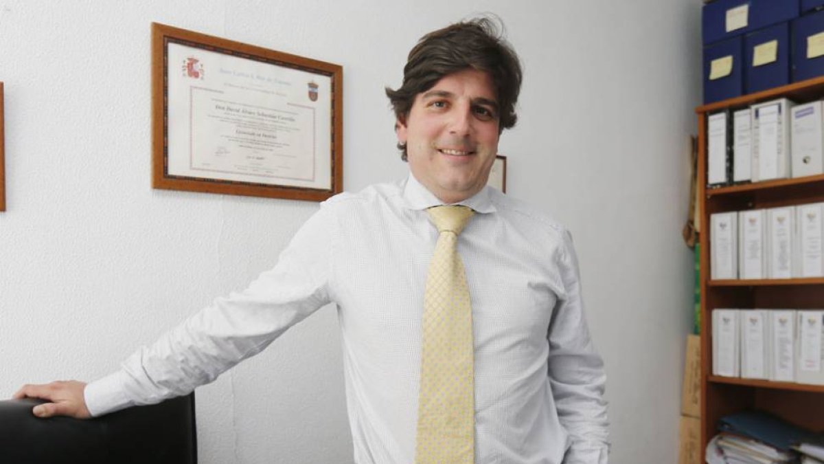 David Sebastián, alcalde de Jaramillo Quemado, en su despacho.-RAÚL G. OCHOA