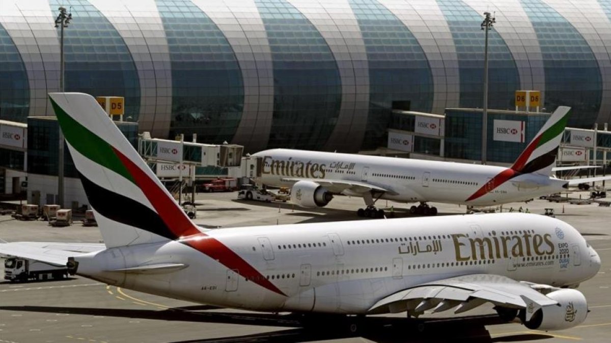 Aviones de la compañía Emirates en el aeropuerto de Dubái, en los Emiratos Árabes Unidos, el 8 de mayo del 201-AP