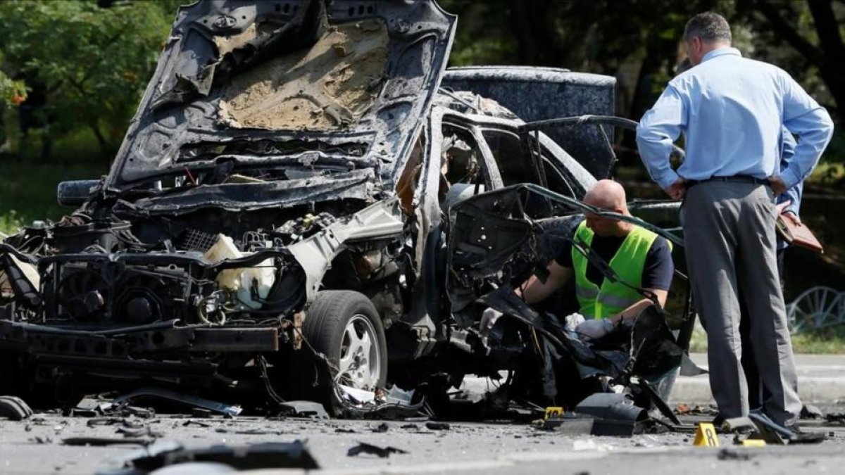 Restos del coche del coronel ucraniano asesinado.-VALENTYN OGIRENKO