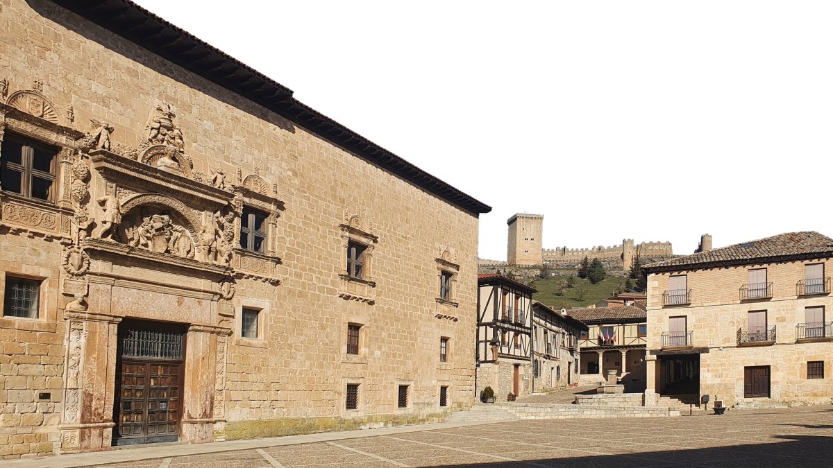 El palacio de Avellaneda, también conocido como de los Condes de Miranda, santo y seña de Peñaranda. L. VELÁZQUEZ