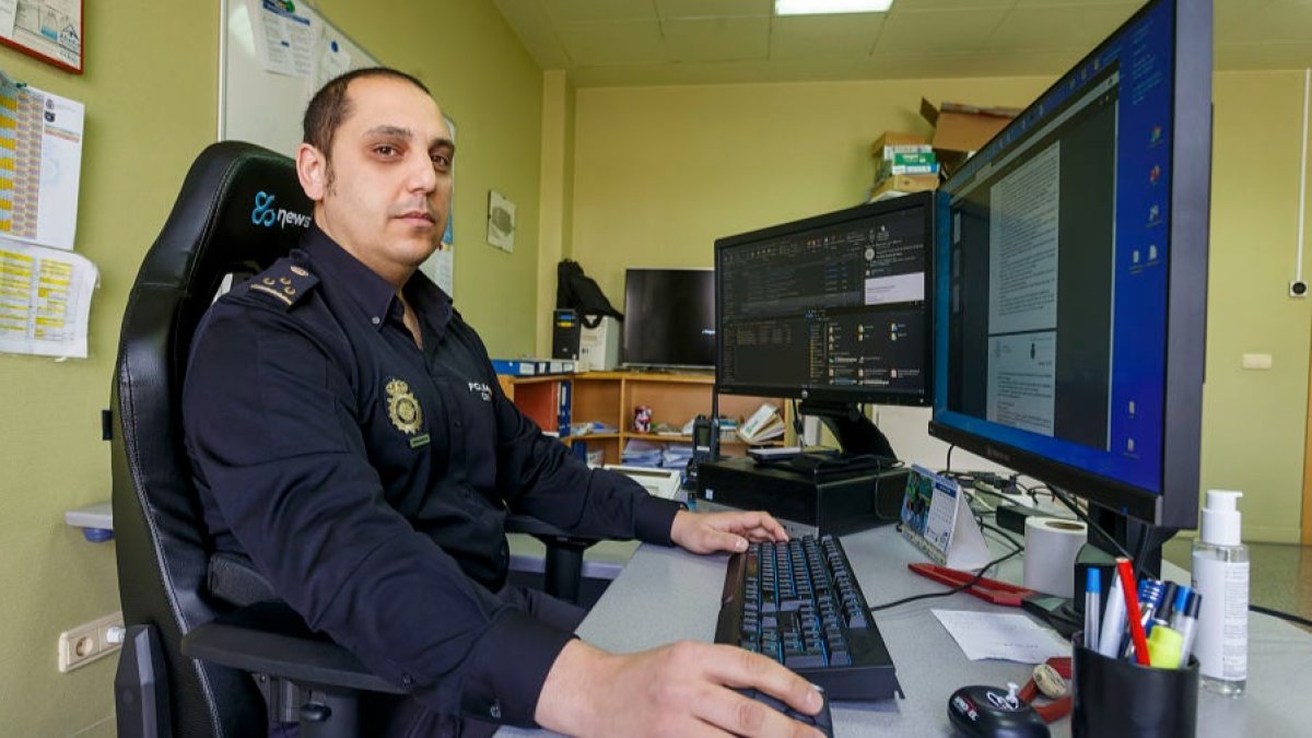 Antonio Salguero, jefe del Grupo de Delitos Tecnológicos de la Policía Nacional de Burgos. SANTI OTERO