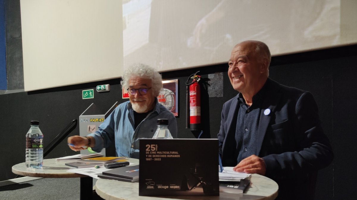 Feliciano González y Antonio Pérez durante la presentación del ciclo de cine. EB