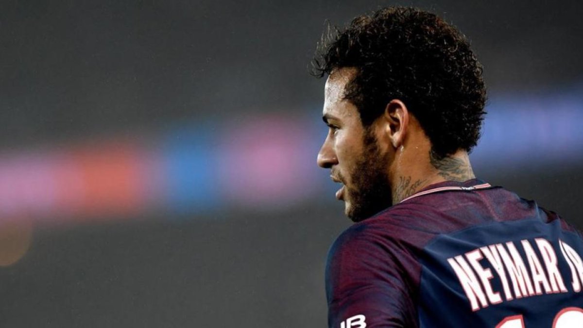 Neymar, durante un partido con el PSG.-EFE / CHRISTOPHE PETIT TESSON
